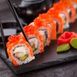 Чем опасно употребление суши, рассказали медики